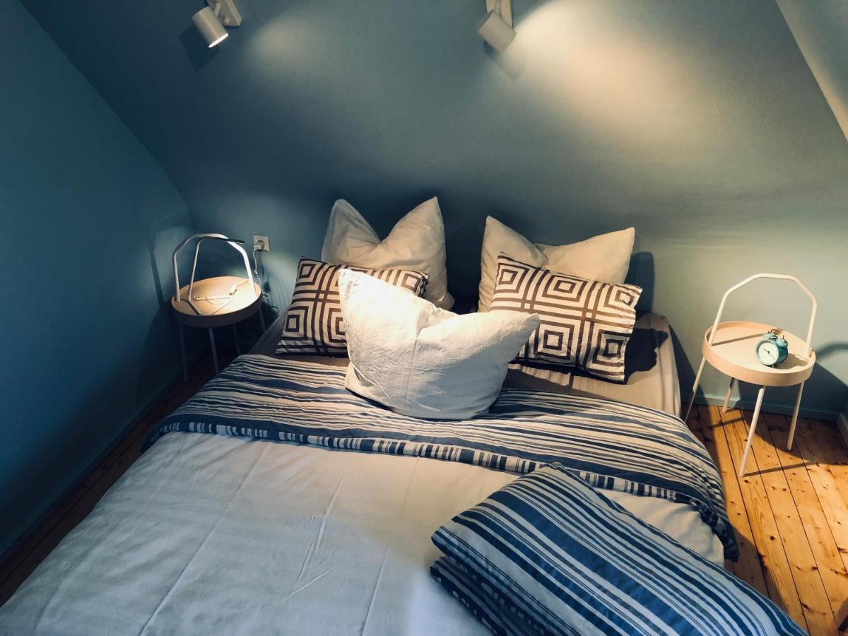 Blaues Zimmer Mit Grossem Balkon, Bad Ist Ein Traum, 50 Schritte Zum Radweg Am Main,Ideal For Short Stay Mainstockheim Екстериор снимка
