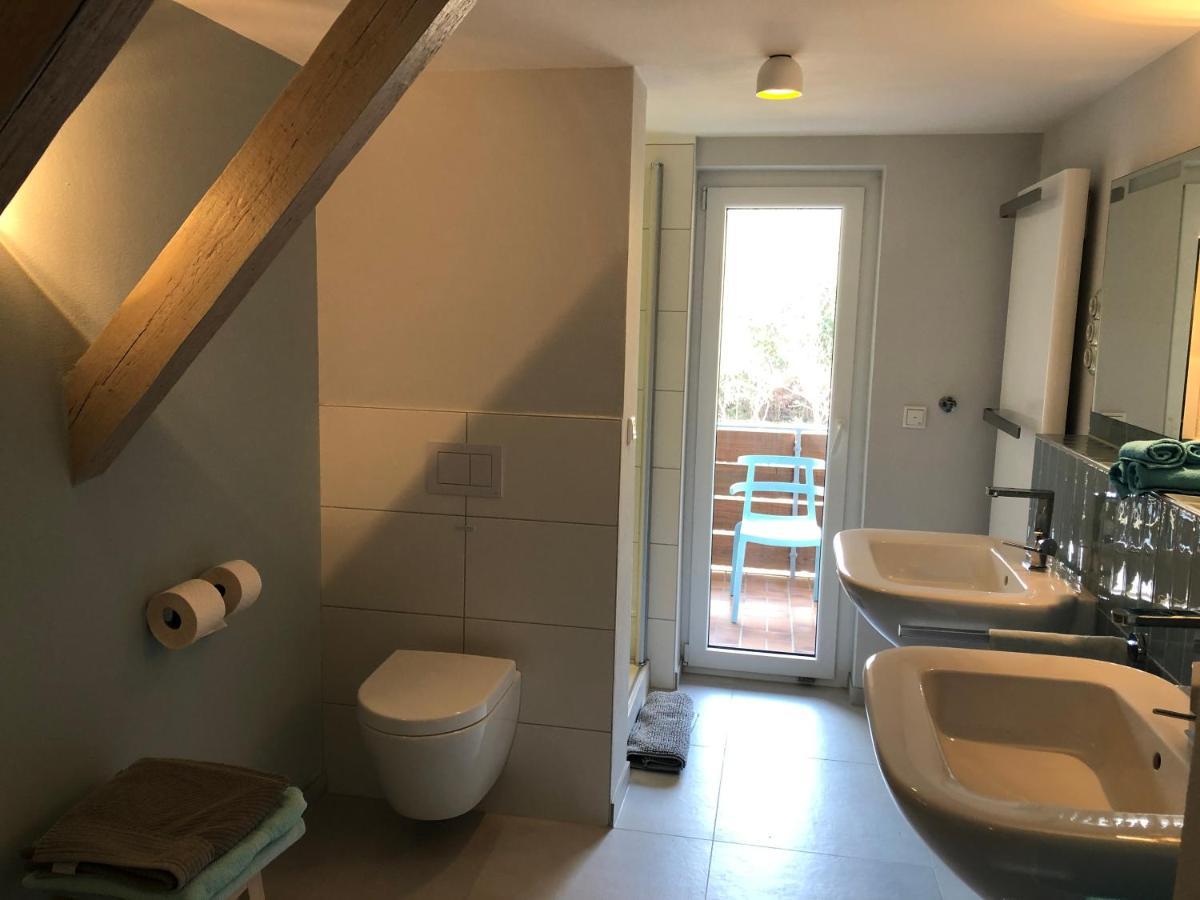 Blaues Zimmer Mit Grossem Balkon, Bad Ist Ein Traum, 50 Schritte Zum Radweg Am Main,Ideal For Short Stay Mainstockheim Екстериор снимка