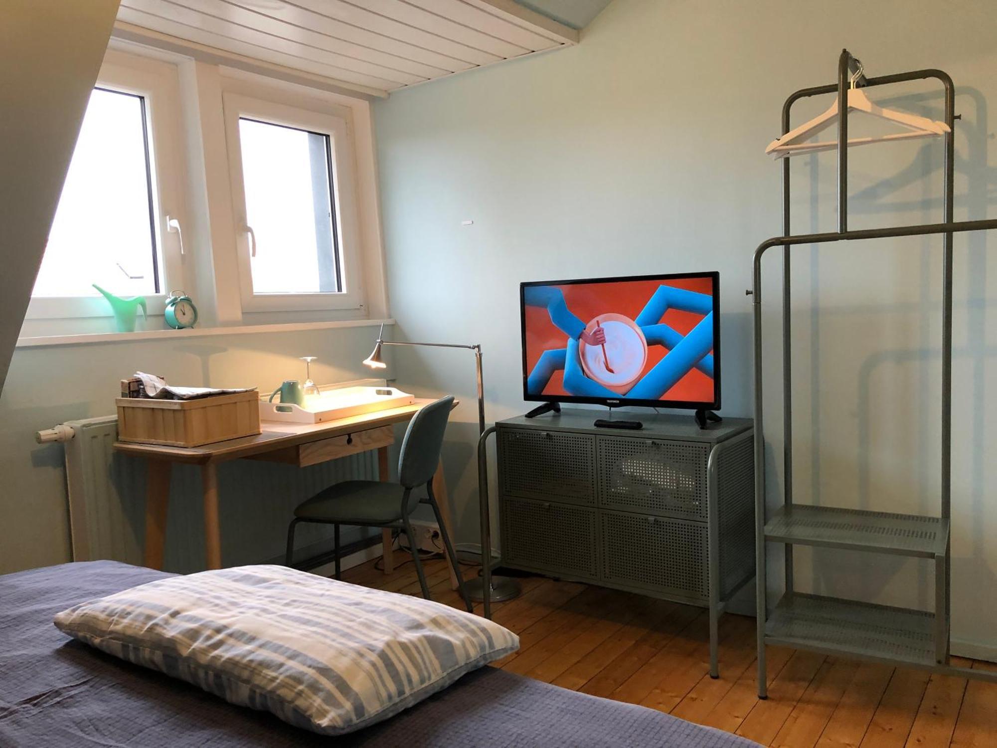 Blaues Zimmer Mit Grossem Balkon, Bad Ist Ein Traum, 50 Schritte Zum Radweg Am Main,Ideal For Short Stay Mainstockheim Екстериор снимка