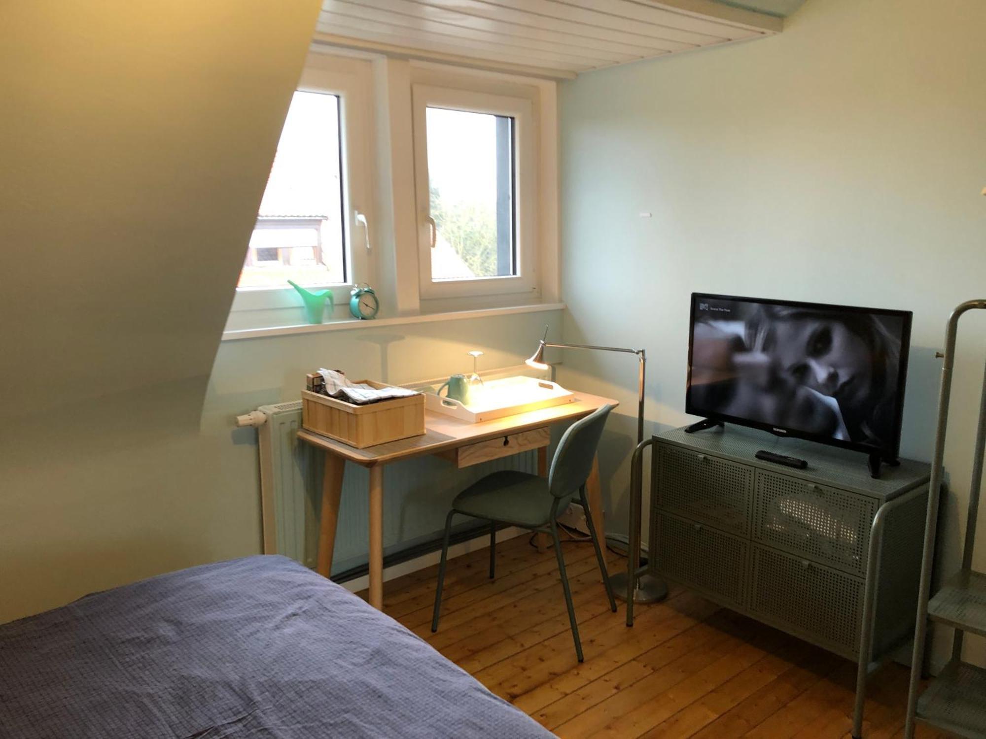 Blaues Zimmer Mit Grossem Balkon, Bad Ist Ein Traum, 50 Schritte Zum Radweg Am Main,Ideal For Short Stay Mainstockheim Екстериор снимка